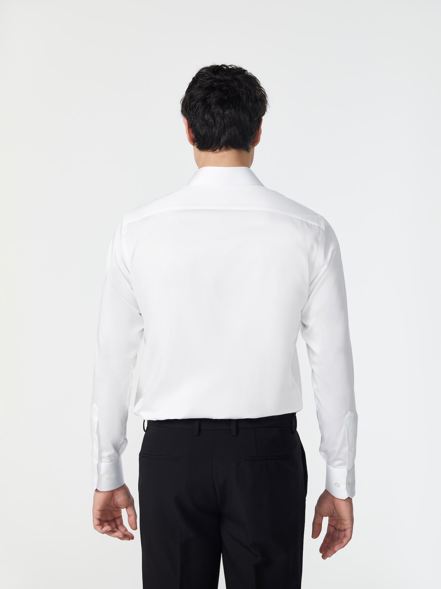 Chemise homme blanche avec bouton doré