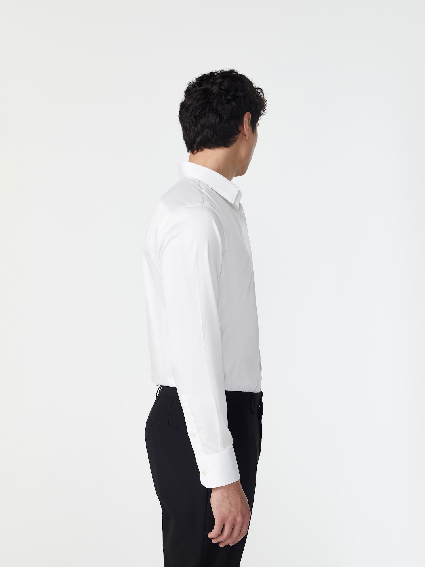 Chemise homme blanche avec bouton doré